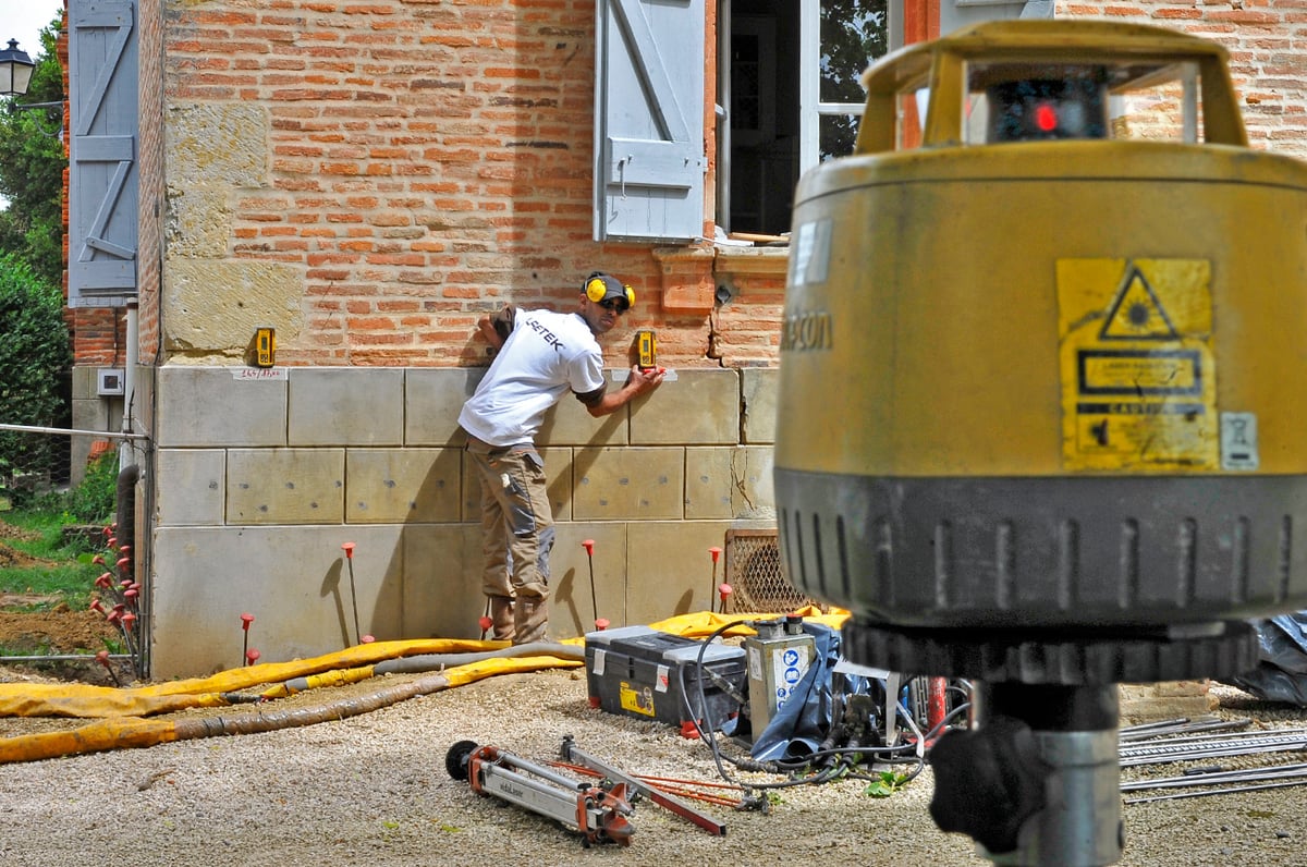 laser control for consolidation of foundation soils with resin injections