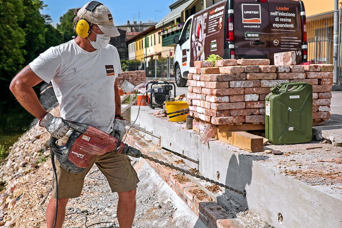 intervention microtiranti uretek subsidence walls embankments retaining ground