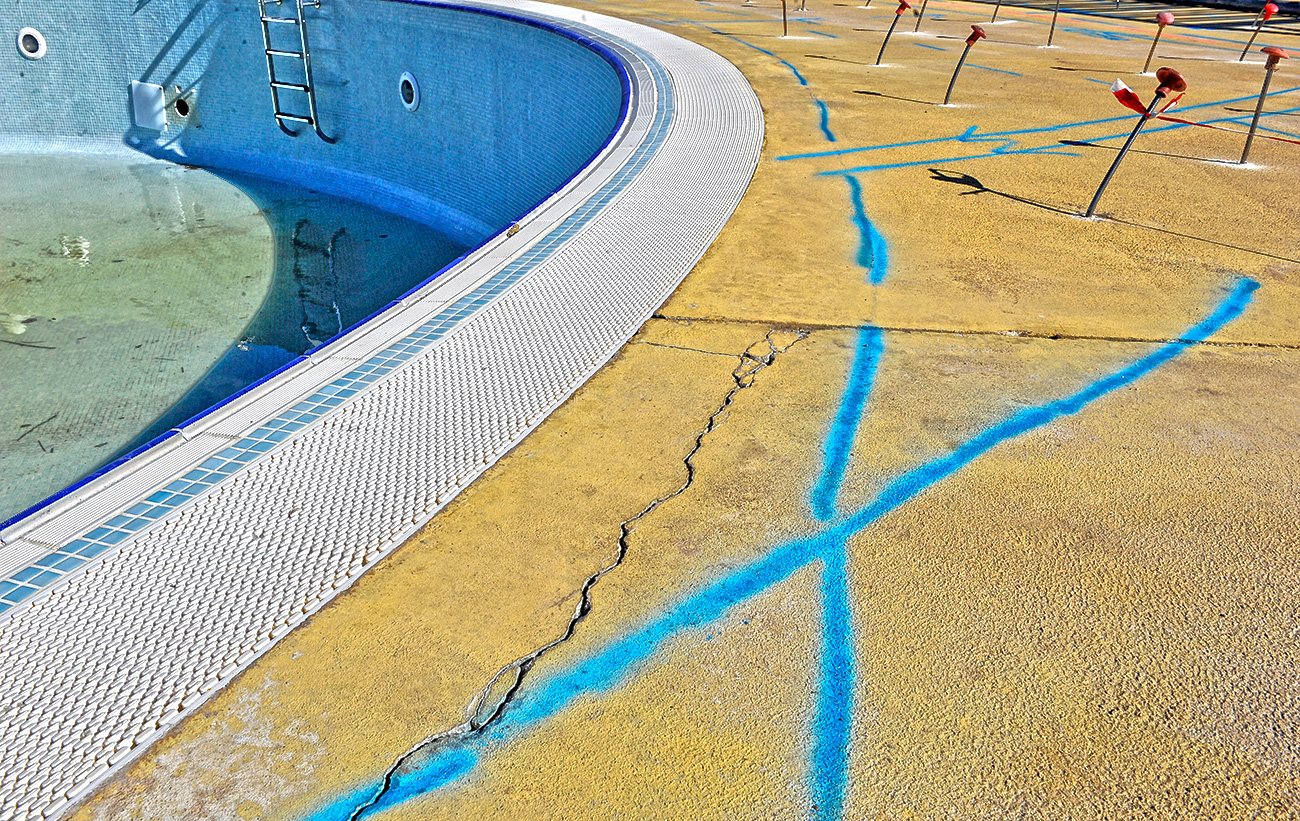 lifting pool flooring